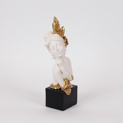 ДЕКОРАЦИЯ ЗА МАСА, СКУЛПТУРА, ЖЕНА С ЦВЕТЯ, БЯЛО И ЗЛАТНО, 10.5x9x28.5см