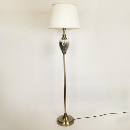 ЛАМПИОН С БЯЛ КОПРИНЕН АБАЖУР МЕТАЛ - СТЪКЛО ЗЛАТЕН 43.5X166СМ