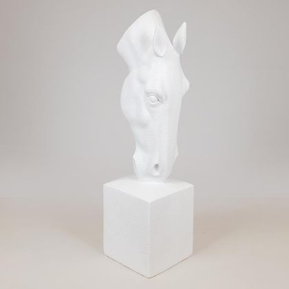 ИНТЕРИОРНА ПЛАСТИКА BIG WHITE HORSE -ГЛАВА НА КОН РЕАЛНИ РАЗМЕРИ 28X28X104CM ВИСОЧИНА