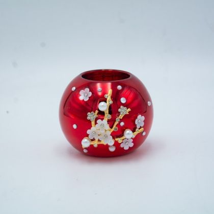 СВЕЩНИК, ЧЕРВЕН, С БЕЛИ 3D ЦВЕТЯ, 6.5X8 СМ