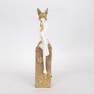 ДЕКОРАТИВНА СКУЛПТУРА, СМОЛА, ЖЕНА С МАСКА, БЯЛО-ЗЛАТО, 8,5x11x39см