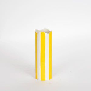 ВАЗА, КЕРАМИКА, ЖЪЛТА С ВЪЛНИЧЕН РЪБ, 8,2x8,2x24см
