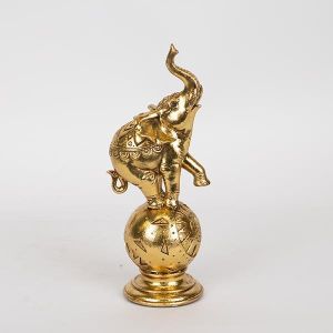 ДЕКОРАТИВЕН СЛОН ВЪРХУ ТОПКА, ЗЛАТИСТ, 9.5x8x25.5cm