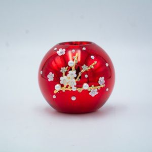 СВЕЩНИК, ЧЕРВЕН, С БЕЛИ 3D ЦВЕТЯ, 8.5X10СМ