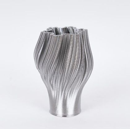 Декорация за маса Дърво в златен цвят с дървена основа с размери 30х8х35см