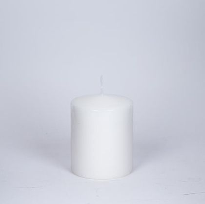 White candle 8x10cm.