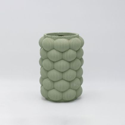 Настолен часовник Лулка в натурален цвят метал-дърво с размери 23,5х8х25,5см