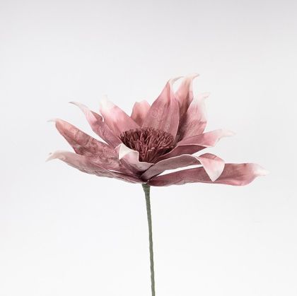 Фотьойл Агнес в бежов цвят дамаска с размери 66х73х77см