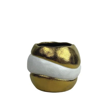 Ляв ъглов диван Нова Карина в сив цвят със светли възглавнички и табуретка с размери 278х218х85см