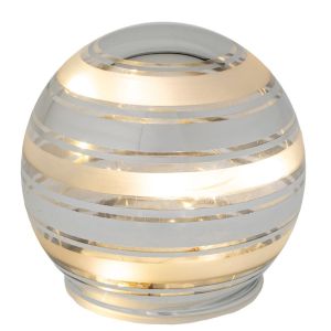 БЯЛА СТЪКЛЕНА ТОПКА СЪС СРЕБЪРНИ РАЕТА, РИСУВАНА ВЪРХУ РЪКАТА, И LED СВЕТЛИНА Φ10 СМ, РАБОТЕЩА С БАТЕРИЯ