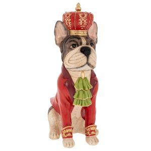 КОЛЕДНА ФИГУРА НА СЕДЯЩО КУЧЕ ОТ БЯЛА ПОЛИРЕЗИН, НОСЕЩО ЧЕРВЕНА КОРОНА И КОСТЮМ 22,5X15X37,5 СМ