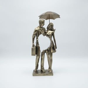 Decorative figurine of a couple made of polyresin, black graphite surface 16x9.5x34.5cm