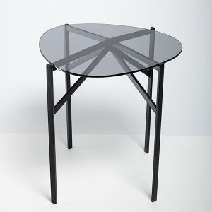 Метална помощна маса с черен стъклен плот 53.5x52x55см