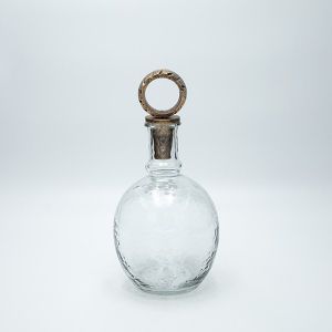 Стъклена бутилка прозрачна метална чаша 26x12 см