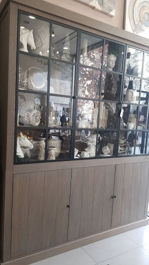 Витрина Future масивно дърво дъб антик 185x45x230см