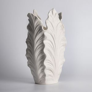 Ваза с керамични листа, бяла, 15.3x11.3x27см