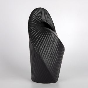 Керамична ваза черна 12.5x11.7x23.5см