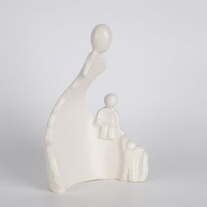 Скулптура керамична семейна бяла 14.8x7.9x20.9см
